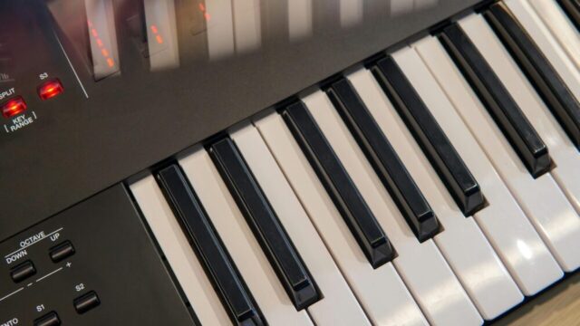 シンセサイザー